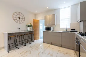 Stylish Refurbished House 2BR Stockport Manchester - Image 3