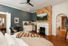 Historical Modern Luxury Home, 5 Bedrooms/8 Beds - Image 4