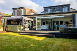 Luxury 4-Bedroom High-End Home, Includes Jacuzzi and Pool Table - Image 2
