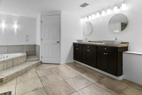 The Ark Jax | Spacious 4BR Retreat By JAX Airport - Image 2
