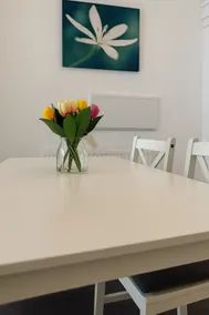 Elegant & Cozy 3 Bed End Terraced Stay - Image 4