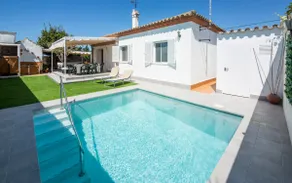 Family home with pool & BBQ 500m from the beach - Image 4