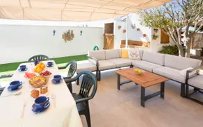 Family home with pool & BBQ 500m from the beach - Image 5