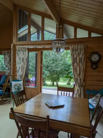 Log Cabin Amongst the Trees & close to the Thames - Image 3