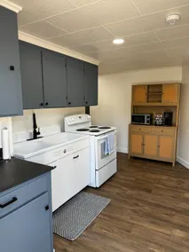 Newly Remodeled 1BR - By Airport - Image 2