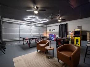 Upscale GAME ROOM, Movie Theater, Arcade, Fire Pit - Image 3