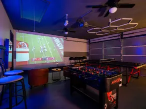 Upscale GAME ROOM, Movie Theater, Arcade, Fire Pit - Image 2