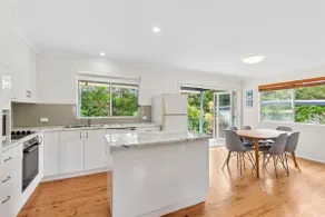Walk to Beach, New to Airbnb! - Image 4