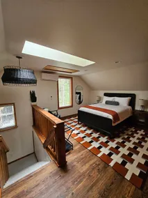 Designer Cabin, Hot Tub, King Bed, EV@ Mt. Rainier - Image 2