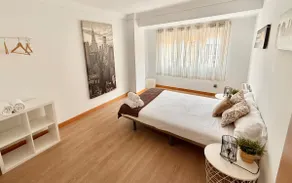 Centrally located, spacious rooms - Image 2