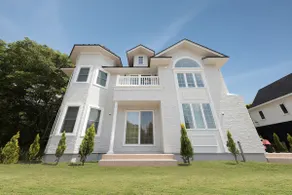 Whitewashed English-style villa | Wood stove & BBQ | Maximum of 19 people | Pola Resort Karuizawa Muse - Image 4