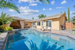 Spacious 4BR/2BA Roseville Oasis w/ Pool & Lounge - Image 5