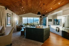 Te Moana - Lake Views - Sleeps 7 - Wanaka - Image 2