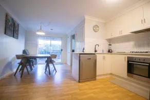 Cosmo Place - Pet Friendly with Private Yard - Image 2