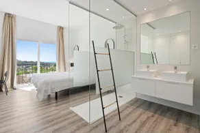 Stylish PH with Private Rooftop & Sea Views RDR563 - Image 5