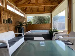 Green Park Cottage with heated pool and Jacuzzi - Image 4