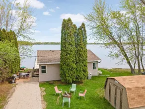 Lindstrom Lakeside Cottage - Image 2
