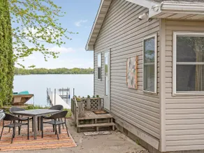Lindstrom Lakeside Cottage - Image 4