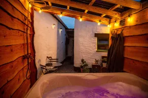 HOT TUB, The Stables, Georgeham, Croyde - Image 3