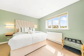 Bright & Modern 3-Bed House Next To Glasgow Airport - Image 4