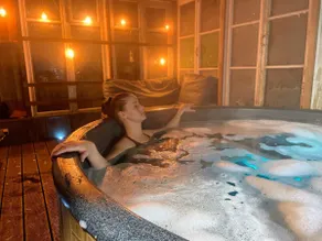 Cozy River House with hot tub - Image 5