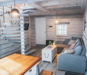 Cozy River House with hot tub - Image 2