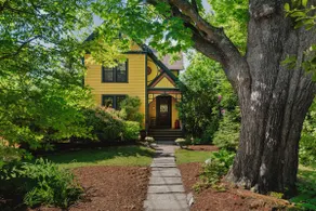 Chester Gingerbread House: Stroll to Village - Image 5