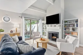 Modern and Cozy 2BR Townhome close to Downtown - Image 2