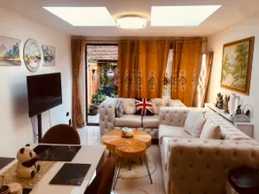 London 4 Bed House with Garden - Image 2