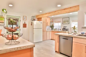 Hummingbird Hideaway - A Coastal Haven - Image 4