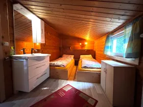 Vacation cottage with pool & mountain view - Image 3