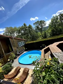 Vacation cottage with pool & mountain view - Image 2