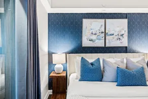 Stylish Yorkville King Suite - Shopping Paradise - Image 3