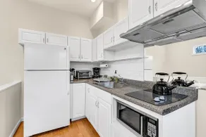 Southampton Village Apartment - Image 5