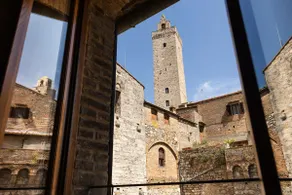 AnticaVista, Luxury Apartment with Tower Views - Image 4