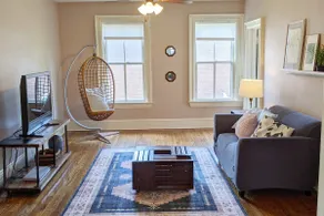 Charming Unique 2 Bdrm Apartment in Victorian Home - Image 2