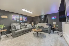 Pristine, 6 TVs, 2 King Beds, FAST Wifi - Image 5