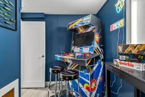Beachfront 2 bed | Arcade, A+ Views, Lux King bed - Image 2