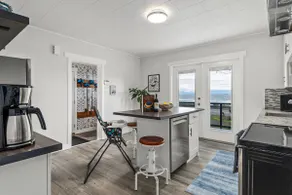 Beachfront 2 bed | Arcade, A+ Views, Lux King bed - Image 4
