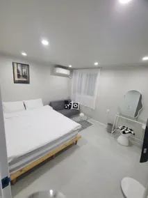 Ilio House # 3 minutes from Sinpung Station # Choyeokseokwon # 10 minutes from Boramae Station # Bus stop right in front - Image 3