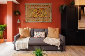 Upper Eastside Boutique - Plush bed & close cafés - Image 5