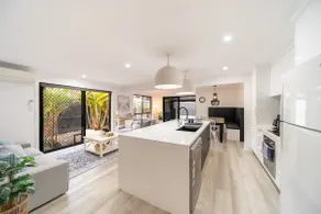 Hampton Haus - Cute Family Retreat with Pool - Image 4
