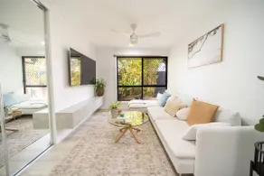 Hampton Haus - Cute Family Retreat with Pool - Image 3