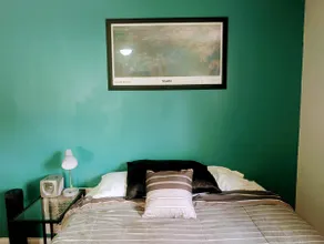 Central Suite with Creative Flair - Image 4