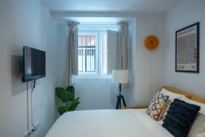 GMC Hotels, Apartment with a queen bed and a sofa bed. - Image 2