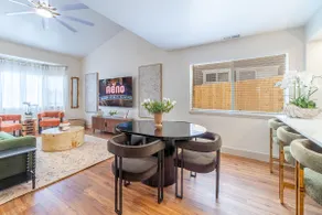 The Deco Retreat - UNR - Pet Friendly - Image 4