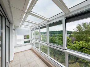 Stylish Glass Front Apartment B17 - Image 5