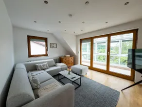 Stylish Glass Front Apartment B17 - Image 2