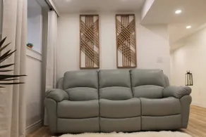Queen Bed Suite-Private Entrance - Image 2