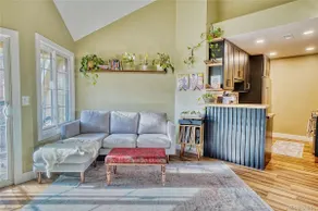 Newly Renovated Top Floor Condo - Image 2